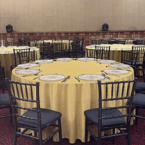 Zlatý zamatový okrúhly obrus