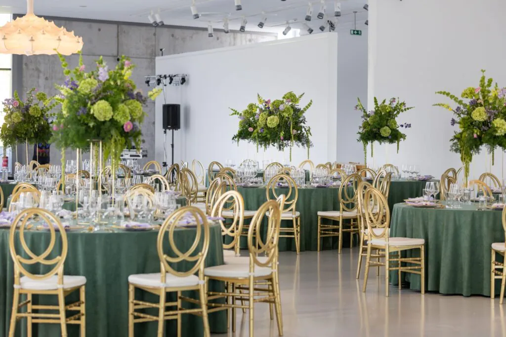 Phoenix stoličky, phoenix zlaté stoličky, zlaté stoličky, stoličky na prenájom, zlaté phoenix stoličky, prenájom stoličiek