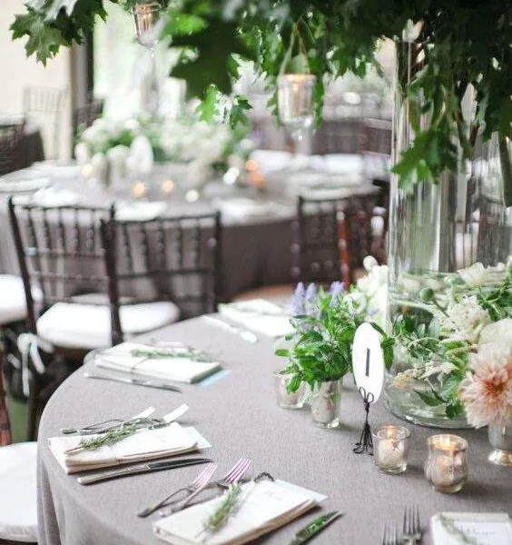 Sivý okrúhly obrusy