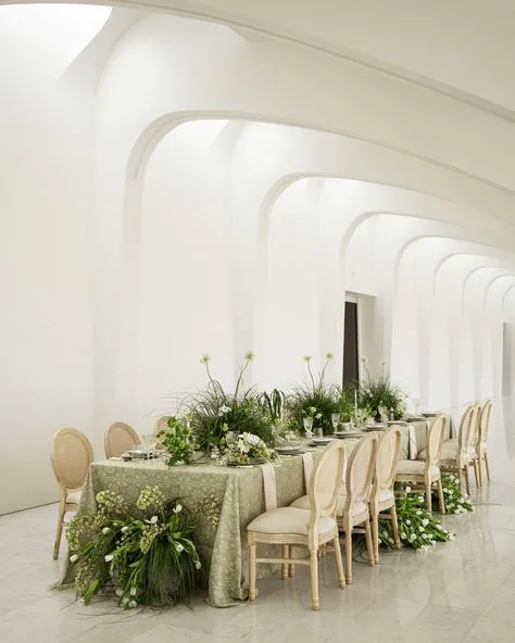 Svadobná výzdoba s Louis stoličkami