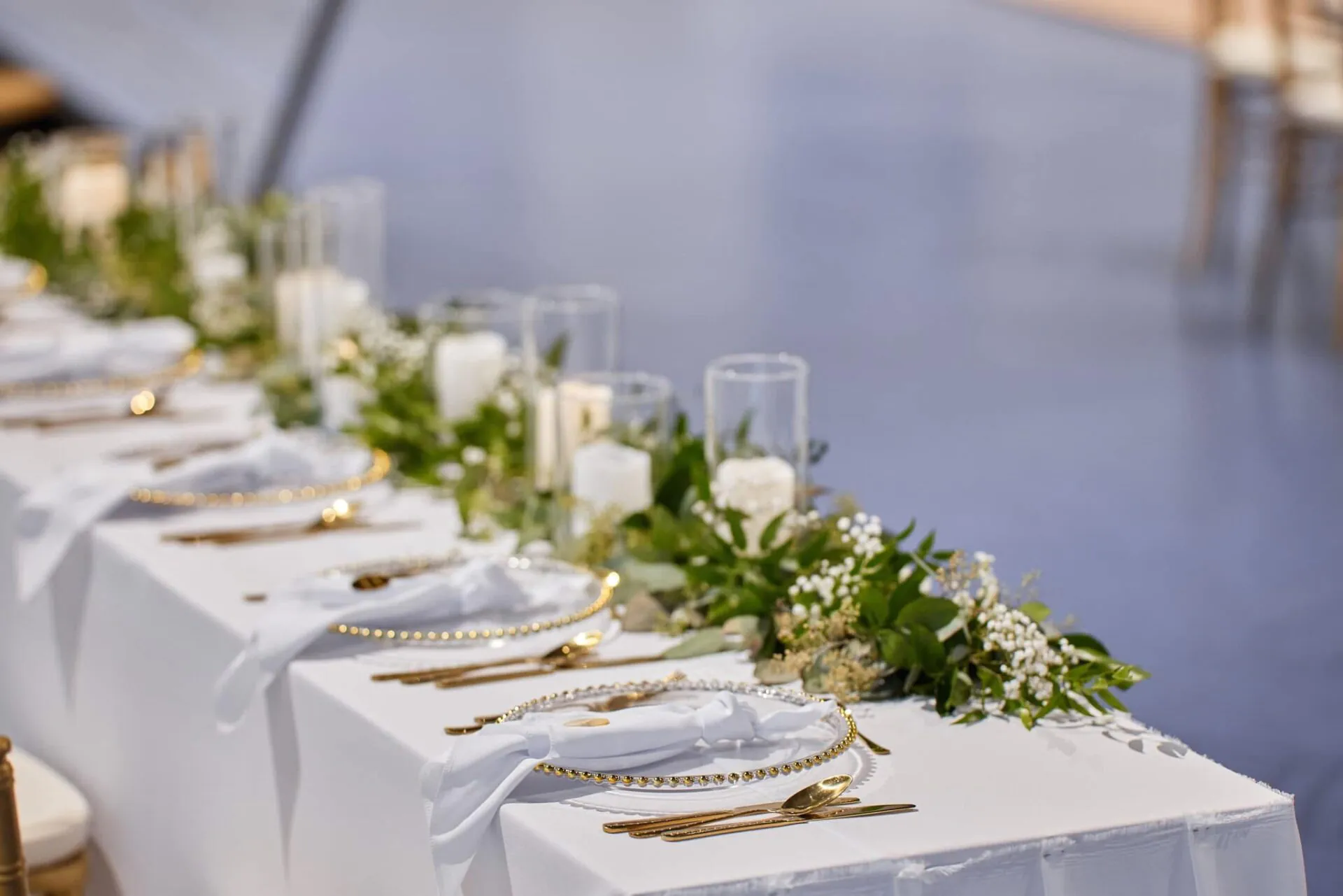 Sklenený klubový tanier s perličkami