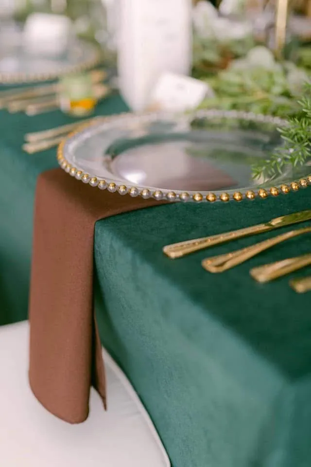 Sklenený klubový tanier s perličkami