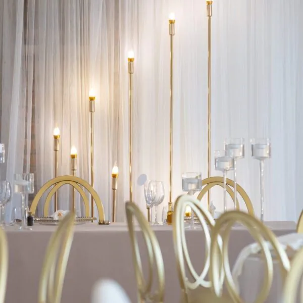 Detail na zlaté svietiace tyče