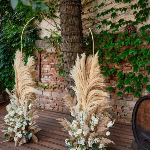 Svadobná kvetinová výzdoba so sušenými kvetmi