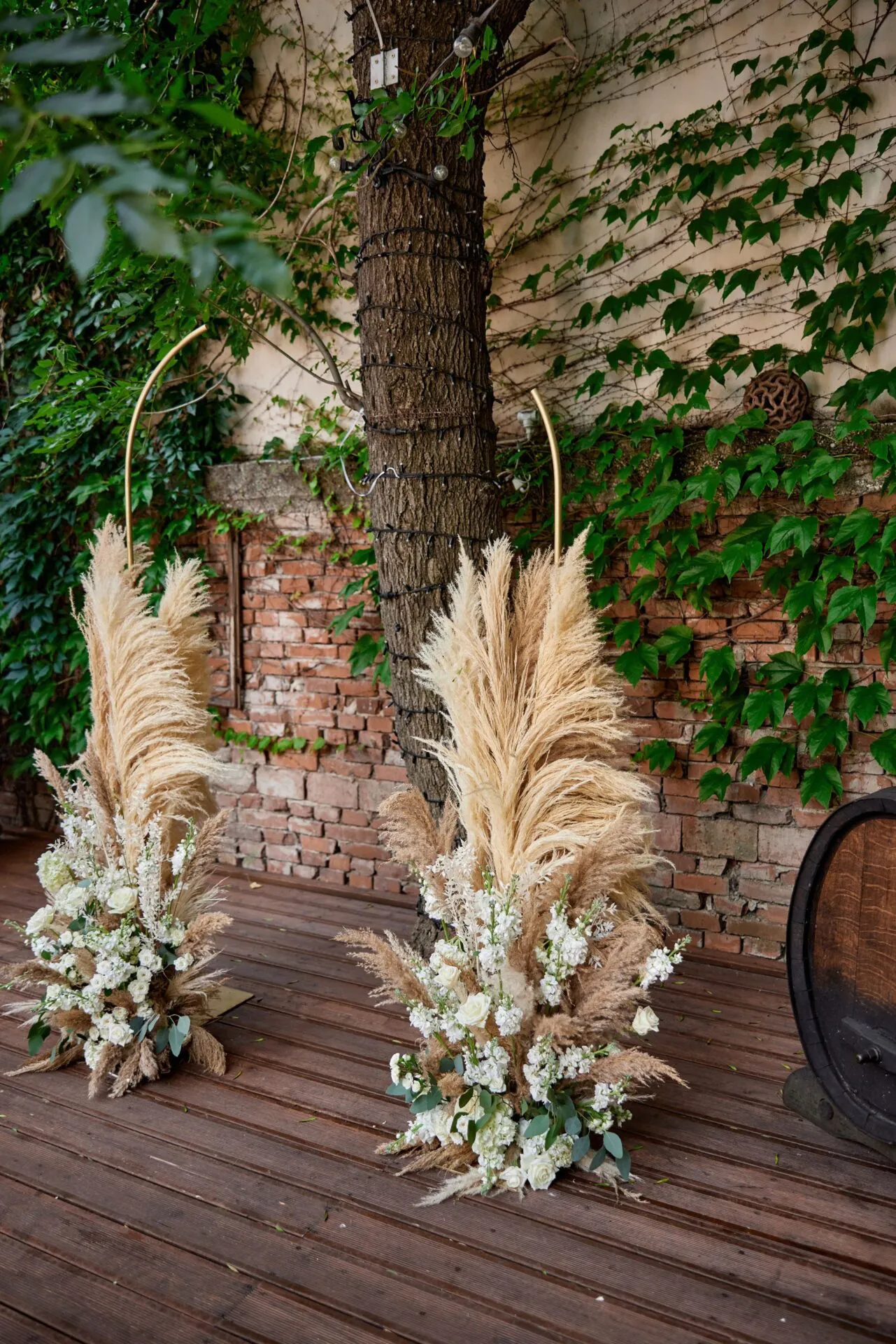 Svadobná kvetinová výzdoba so sušenými kvetmi