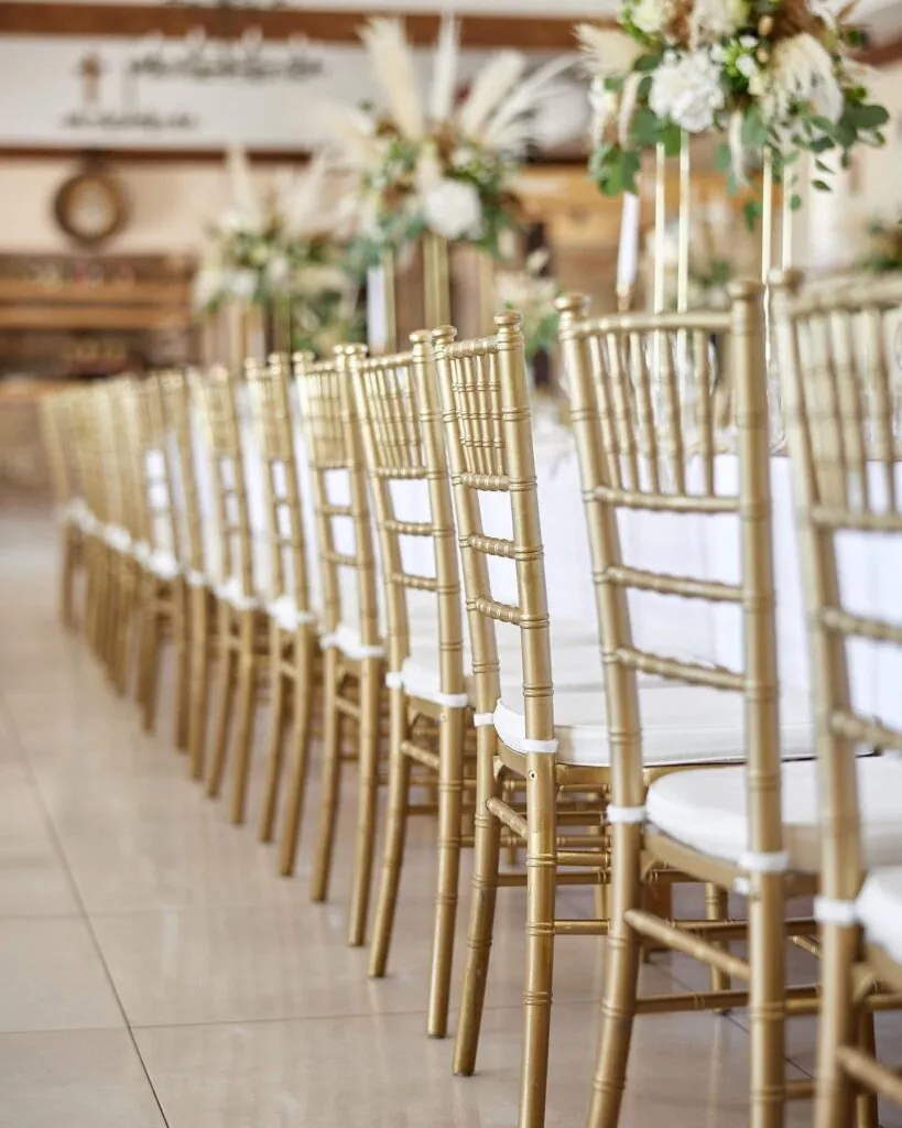 Zlatá chiavari stolička, zlatá stolička